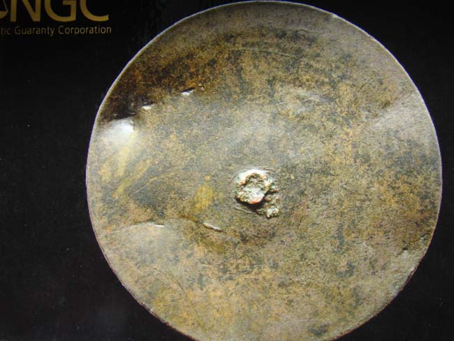 An extremely RARE George Washington Inaugural Button from 1789 inscribed "Long Live The President" — image 2